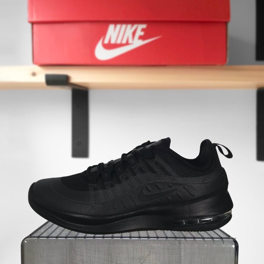 Nike Air Max Axis Kids Size 5.5 Y